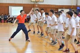 LOL：Uzi参加名人堂入驻仪式，Theshy提前预定第三个名额，Caps紧随其后