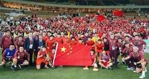 19年马刺主场的美女观众 像是从电影里走出来的女主！